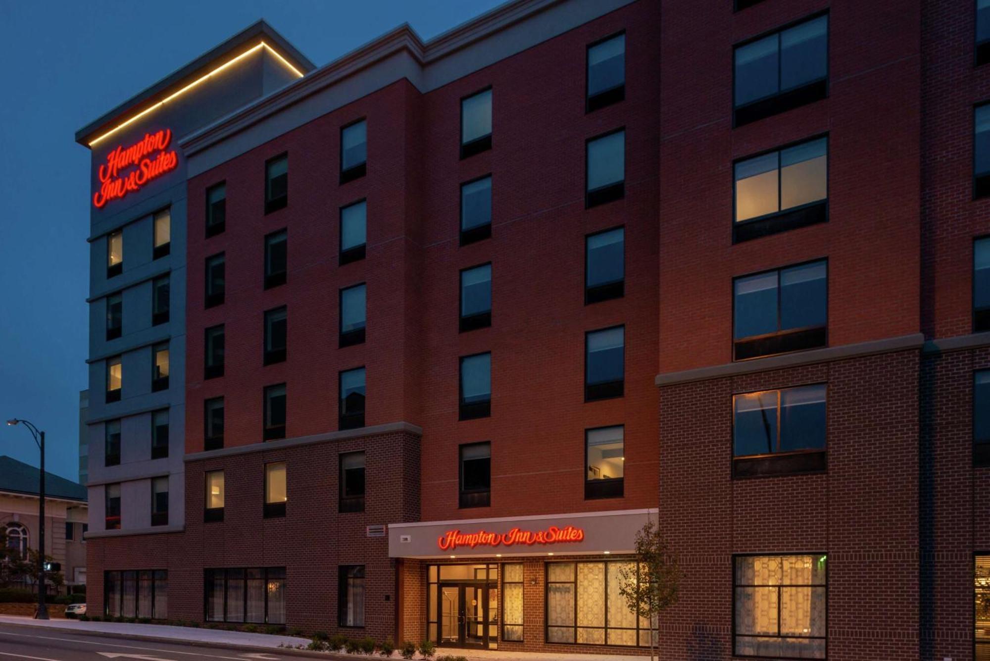 Hampton Inn & Suites Winston-Salem Downtown Exterior photo