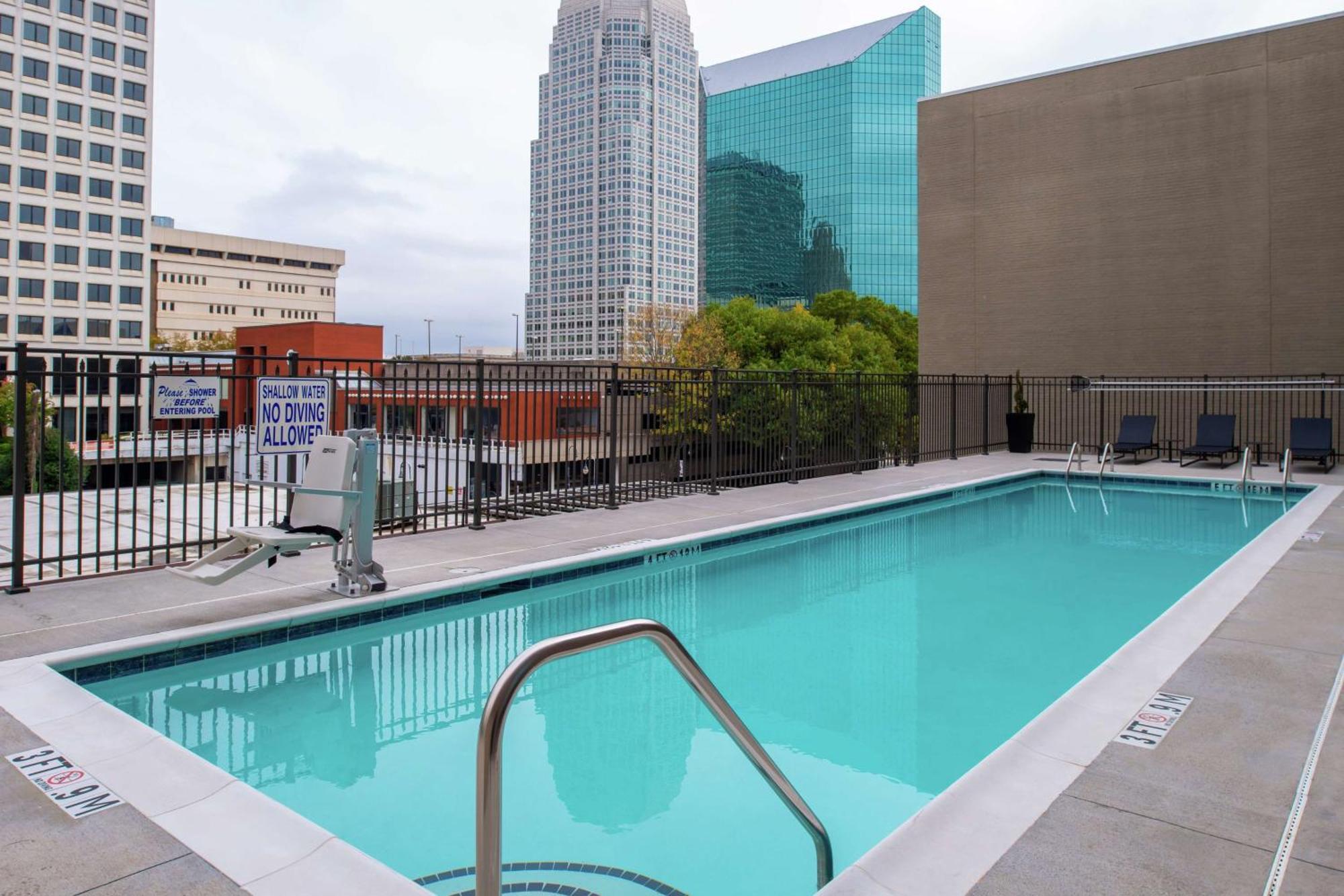 Hampton Inn & Suites Winston-Salem Downtown Exterior photo